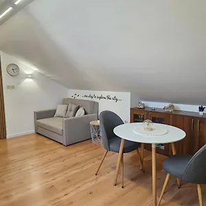  Appartement Lovely Attic Apartman-melani